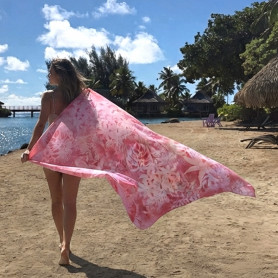Pareo du marché de Papeete rose et rouge fleurs des iles