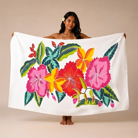 Großer weißer Pareo mit tropischen Blumen, handbemalt